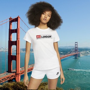  Nike Sportswear Basic Tee City Series London Baskılı Beyaz Tişört CZ0197-100