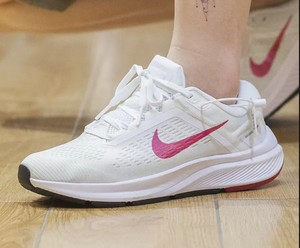  Nike W Aır Zoom Structure 24 Kadın Koşu Ayakkabısı DA8570-103